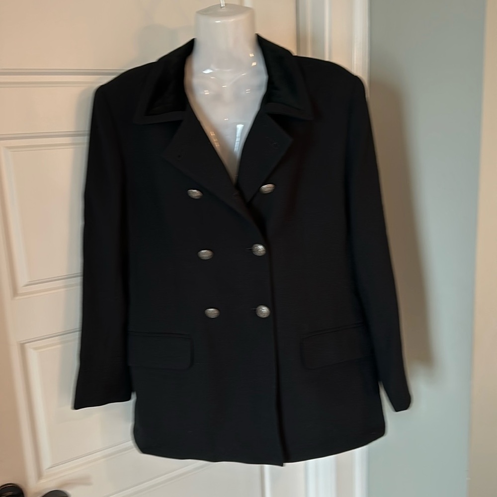 Vintage black wool Jones New York double breasted blazer with velvet collar 10P.